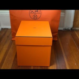 Authentic Medium Sized Hermès Gift Box w/ Bag